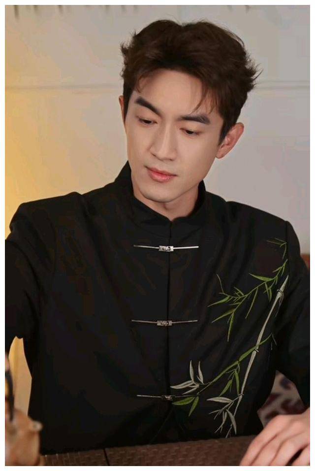 话说,林一和林更新是有别的,林更新积累了不少亮眼的古装角色,《三