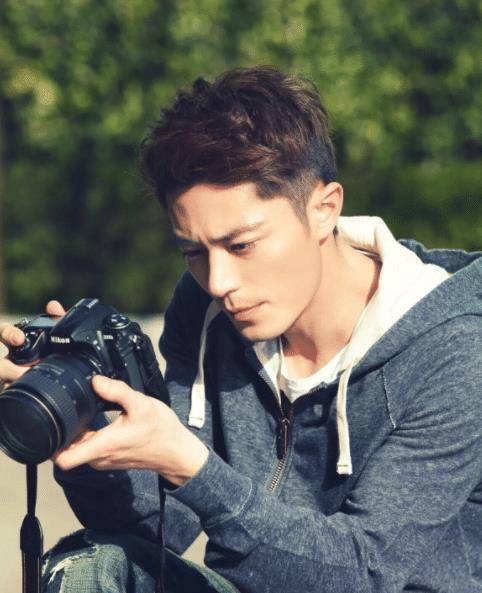 46岁林心如短发照曝光,酷飒风"撞脸"杨幂,网友:不是霍建华?