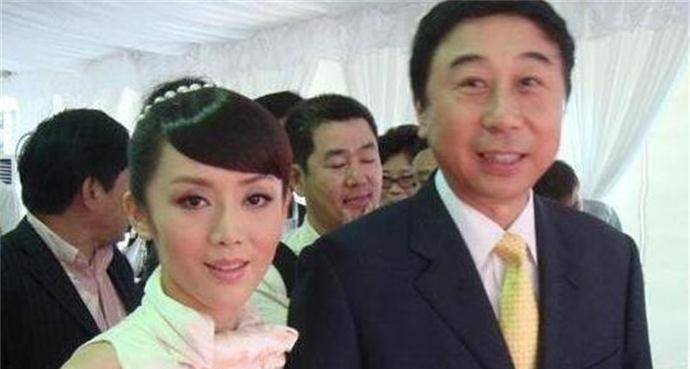 原创冯巩33次登上舞台舞台最难时却靠捡菜叶为生风光背后有泪水