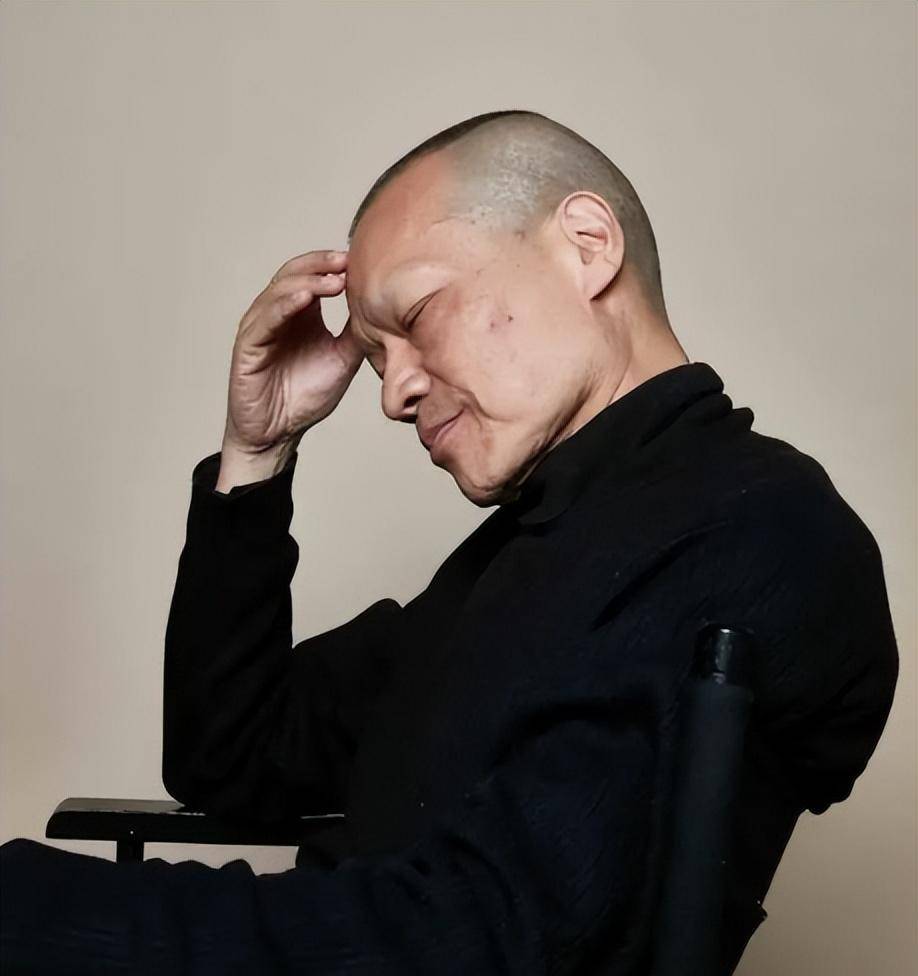 洪朝丰与富婆生活10年无果分手后高调出柜后又攀上宝咏琴