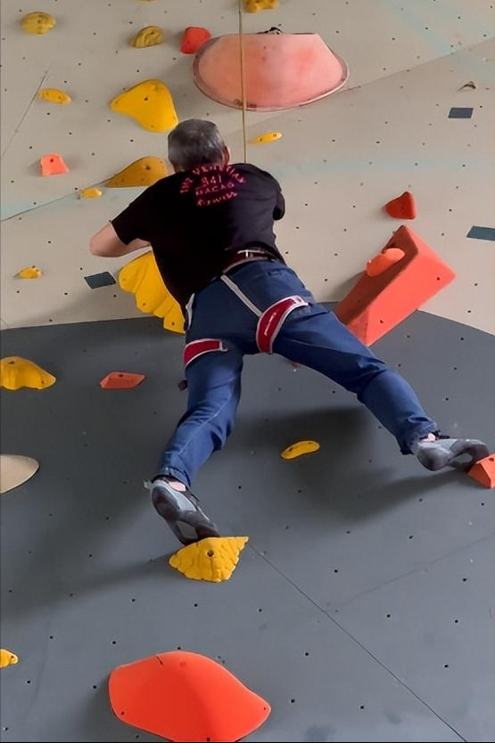 原创73岁王石被娇妻送定制豪车二人甜蜜庆纪念日我却笑死在评论区