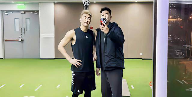 众所周知,郭艾伦决定离开沉阳,前往西班牙治疗复发性腿部肌肉拉伤.