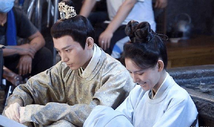 原创梦醒长安花絮海报成毅张予曦看剧本超认真隔空也满满cp感