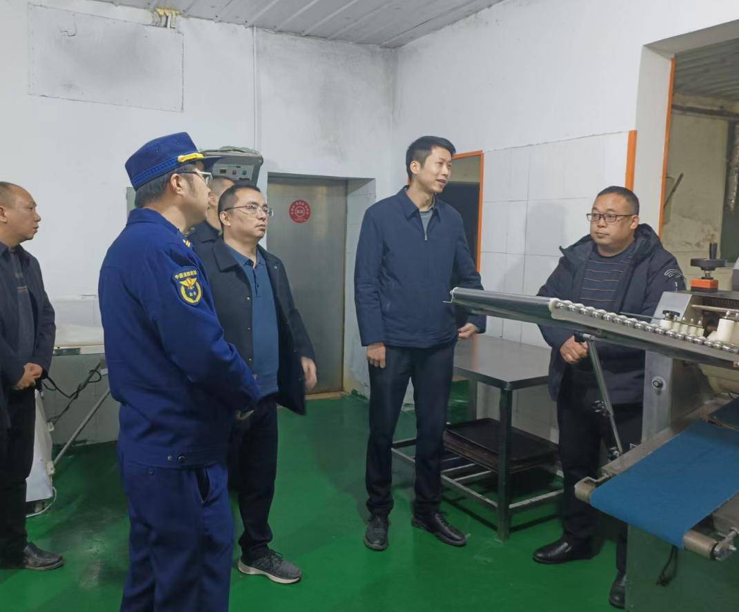 遂宁船山胡瑞杰督导农贸市场和规下食品企业作坊安全生产工作