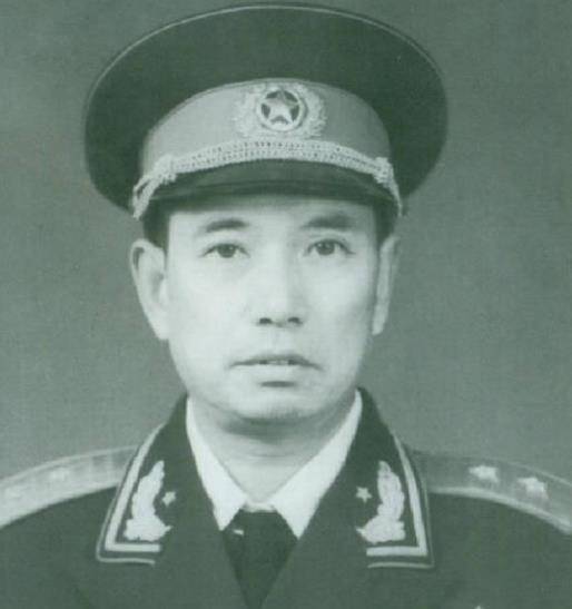 吴克华是江西弋阳人,1913年出生,在他15岁时,方志敏于弋阳领导了起义