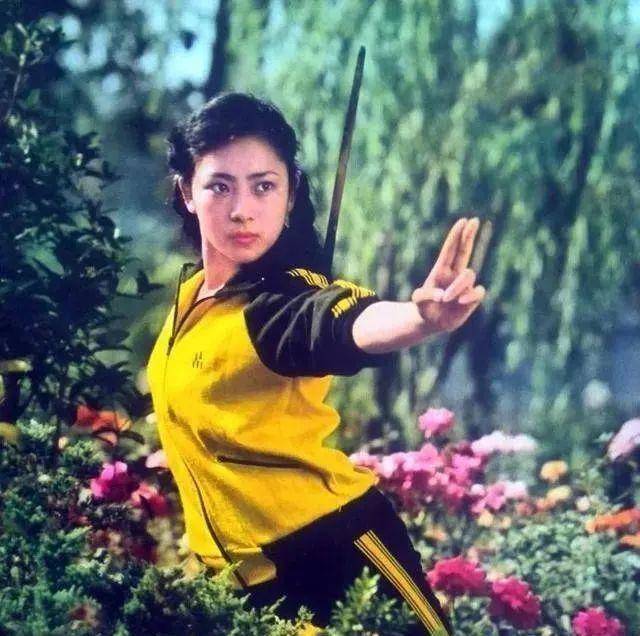 原创李连杰坦言将20亿身家交给妻子前妻却在地下室住了十年