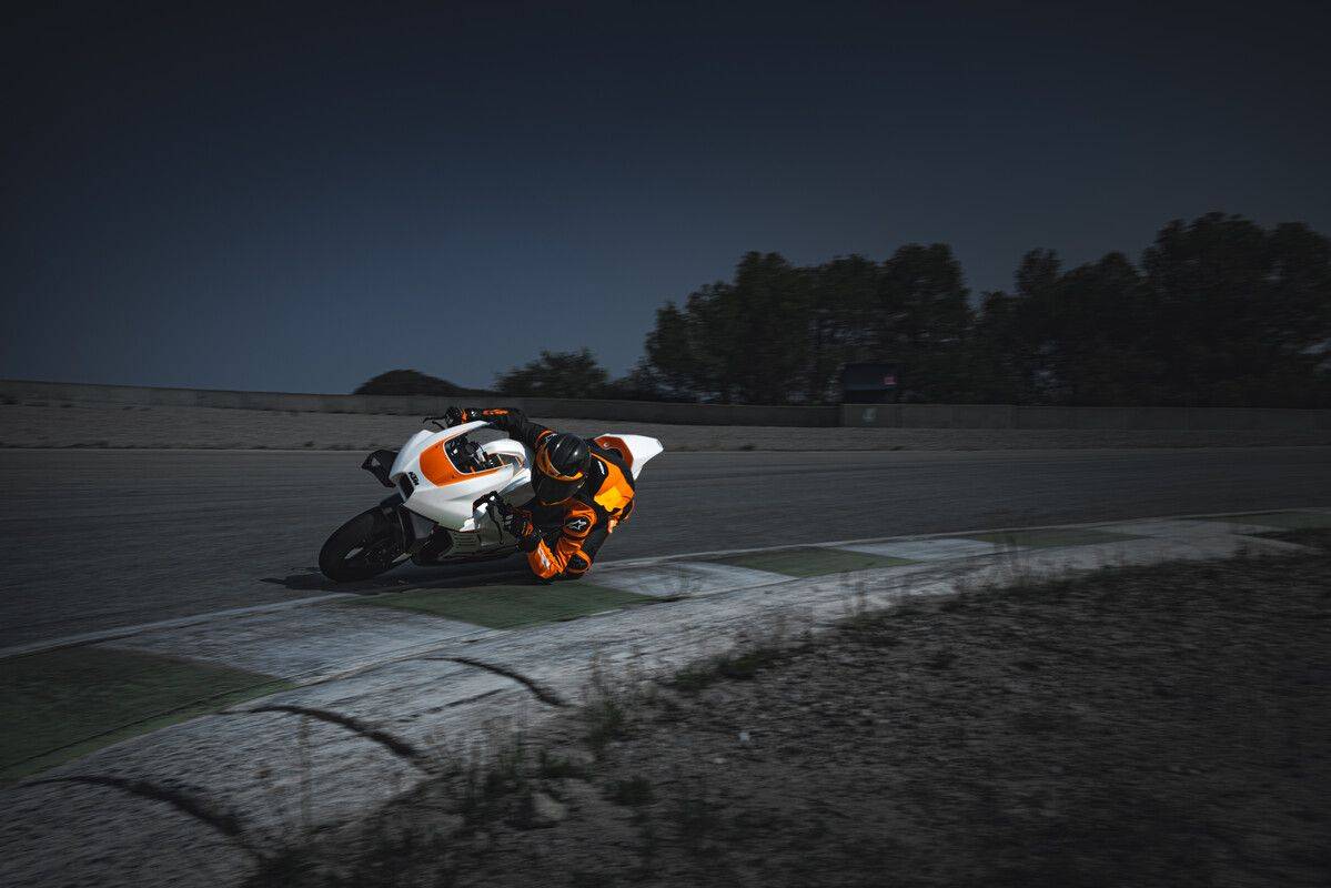 2024ktm rc8c月底开卖,135匹马力仅重142公斤_搜狐汽车_搜狐网