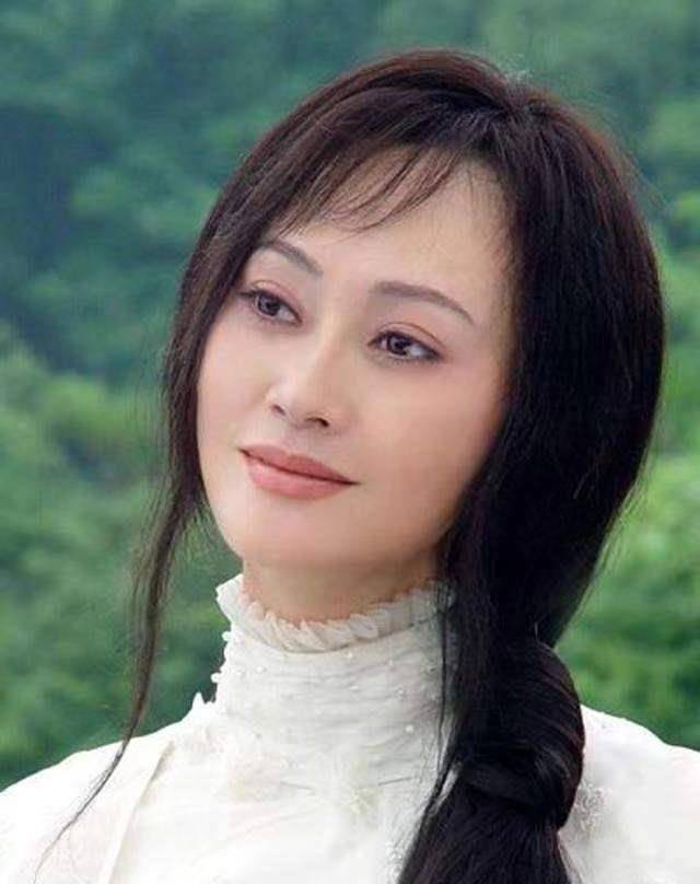 宋佳:丈夫身患重病,她分手弃夫远走,泪水里有苦衷_张学津_张君秋_京剧