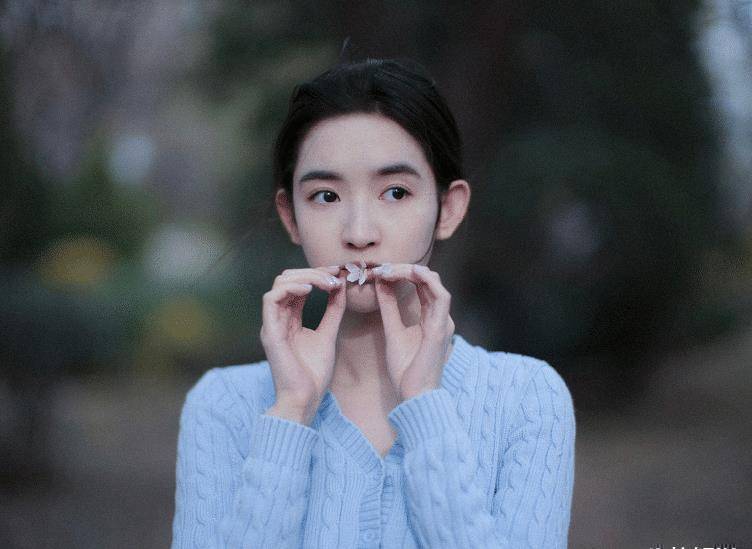 杨玏被拍到与女生逛超市,绯闻对象口碑崩塌_王玉雯_网友_毛晓彤