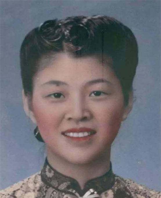 靠老婆起家的国军上将小姨子也收编晚年在香港身陷囹圄很落魄