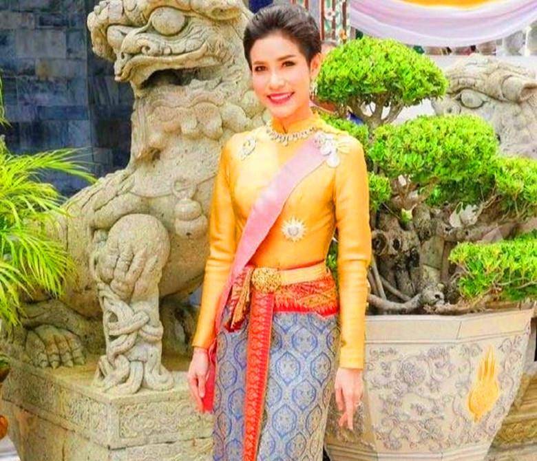 诗妮娜是玛哈国王的妃子中,最年轻,也是最桀骜不驯的一个.