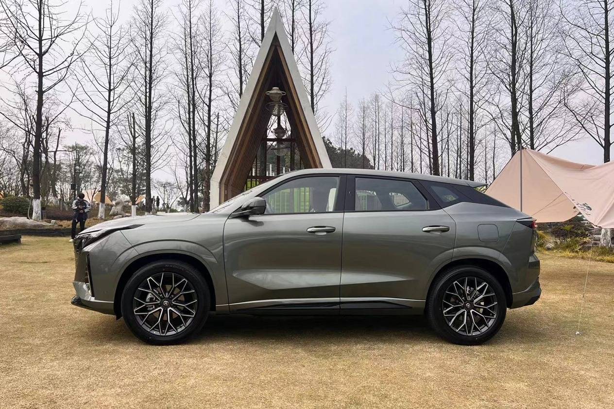 谁才是13万级插混suv首选?看过长安uni-z再做决定!_搜狐汽车_搜狐网