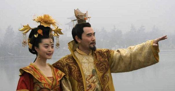 这位就是隋朝末年的萧皇后,这位萧皇后出生于南朝萧氏皇族,天生丽质