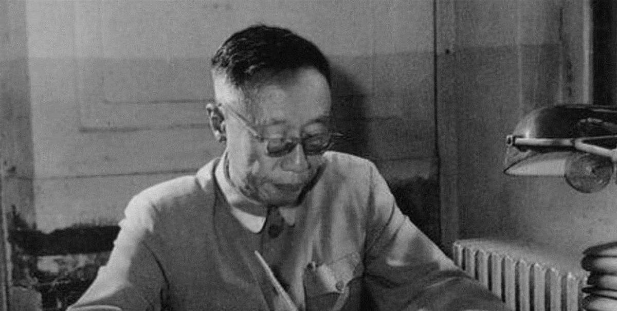 也有人说,溥仪的一生非常的可怜,他没有太多自由的日子,从三岁时他就