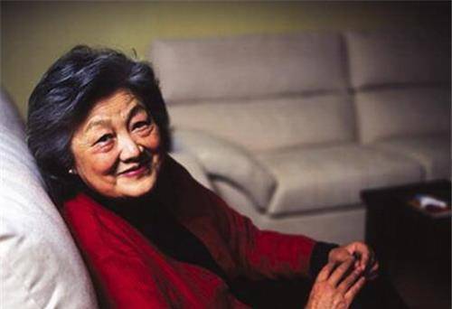 她是上海滩交际花,怀着身孕被丈夫抛弃,生下一女成著名外交官_谈雪卿