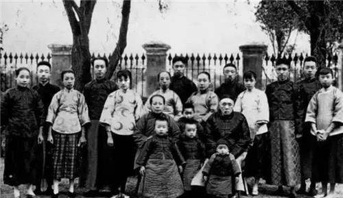 与谭嗣同,吴保初,丁惠康合称"清末四公子",与谭嗣同,谭延闿并称为"