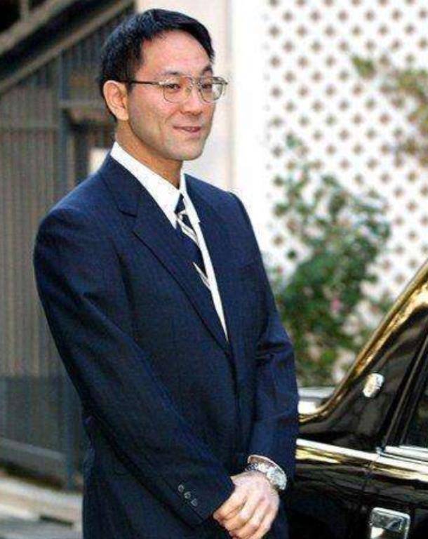 原创同是公主清子拿陪嫁给丈夫买房安妮戴王冠住女王准备好的城堡