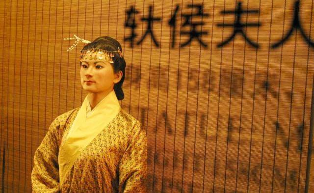 这名睡美人名为凌惠平,凌惠平是继辛追夫人后,全国第二具保存完好的女