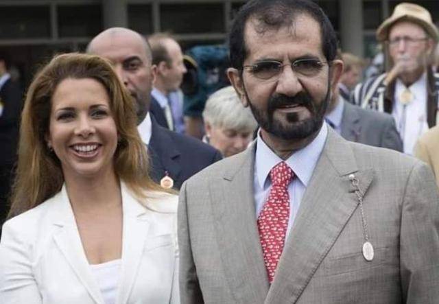 出席重大活动陪在身边的都是哈雅王妃,谢赫娜王妃几乎从未公开亮相过