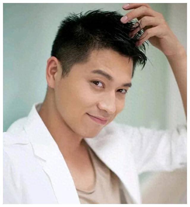 王雷,李小萌婚后零绯闻,成为娱乐圈标杆夫妻,登峰造极.