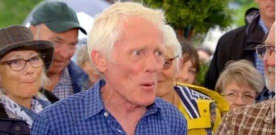 巫婆瓶其实就跟我们国家的符咒,小稻草人一样的,都是古时候大家用来