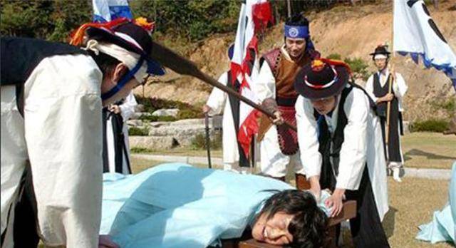 原创古代的杖刑真实情况怎样别被电视骗了打二十杖都会疼得晕厥