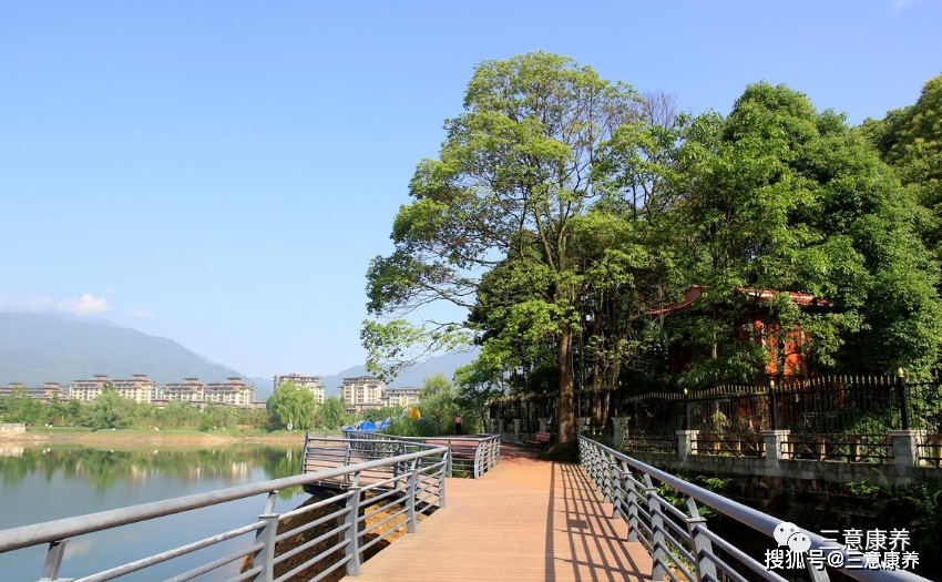 登峨眉金顶看乐山大佛旅居峨眉6天5晚包吃住750元人起住
