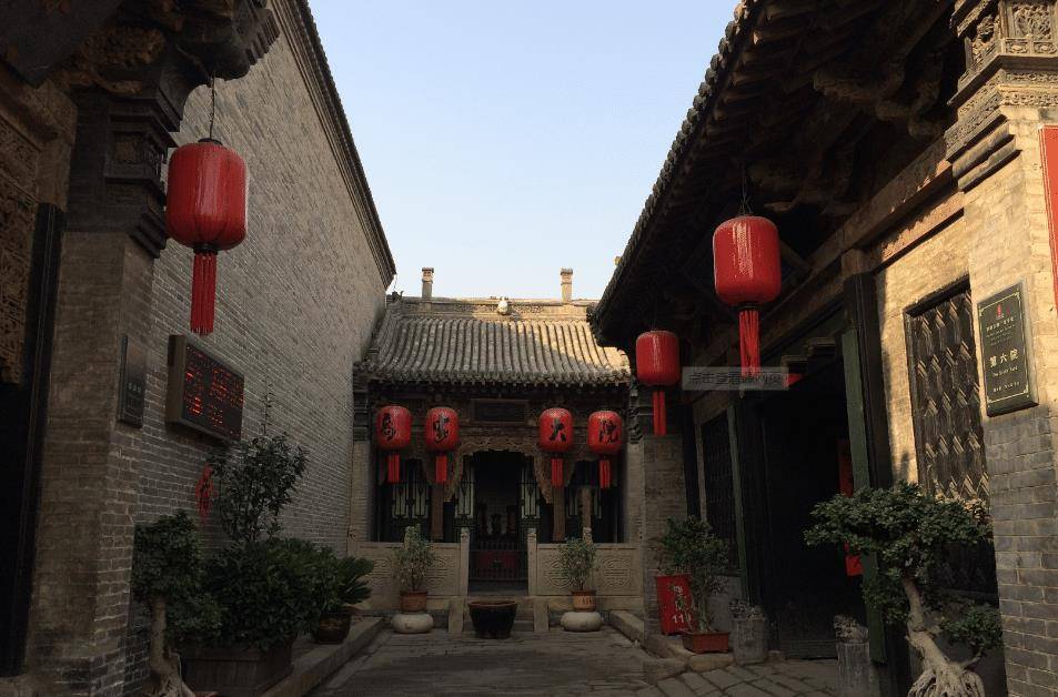 慈禧西逃时向曹家大院借巨款,后用一小物件还债,曹家一看:值了