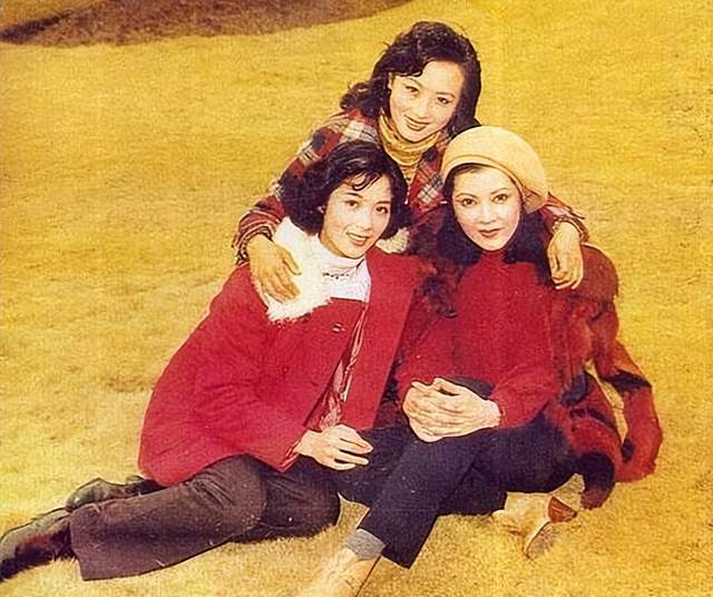 八十年代电影演员合影,不分c位,展现原生态的真实与纯粹_影片_方舒