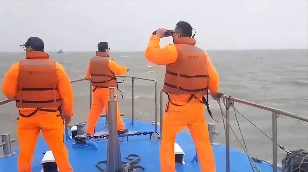 大陆渔船翻船台方拒绝大陆登岛救援相隔不远美特种兵遭群殴