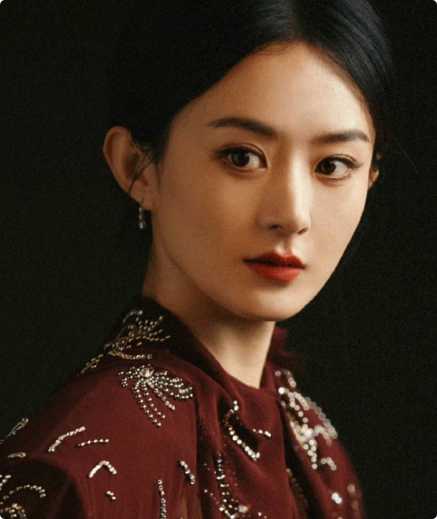 被发布会的赵丽颖生图惊艳了,好身材遮不住,巴掌脸天鹅颈太吸睛