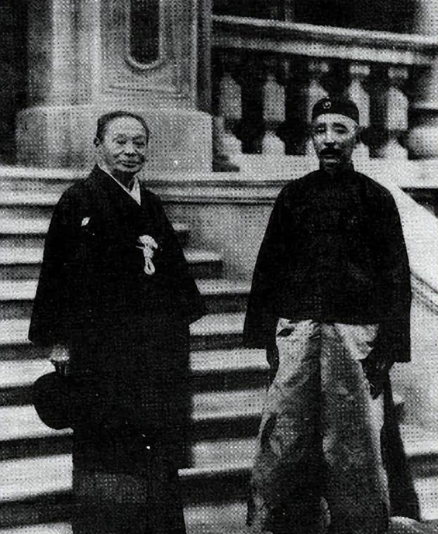 规模比较大的那两座是张作霖1912年回乡参加二哥张作孚葬礼时为二哥