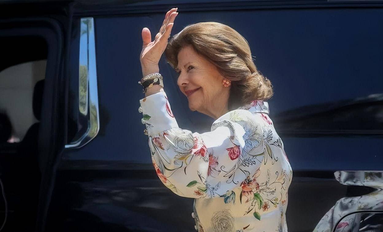 原创80岁瑞典王后闪耀墨西哥穿花衬衫韵味十足一头棕发显得好年轻