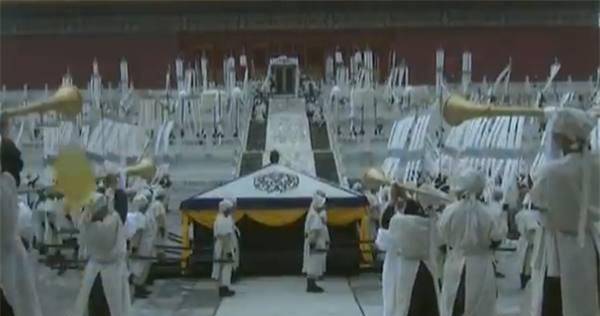 朱元璋下葬时十三口棺木同时出城棺材里都放着什么