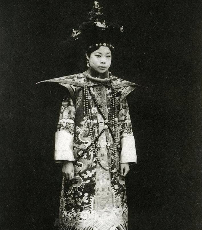 原创拉车工人却娶上了末代皇帝溥仪的妃子晚年直言这辈子值了