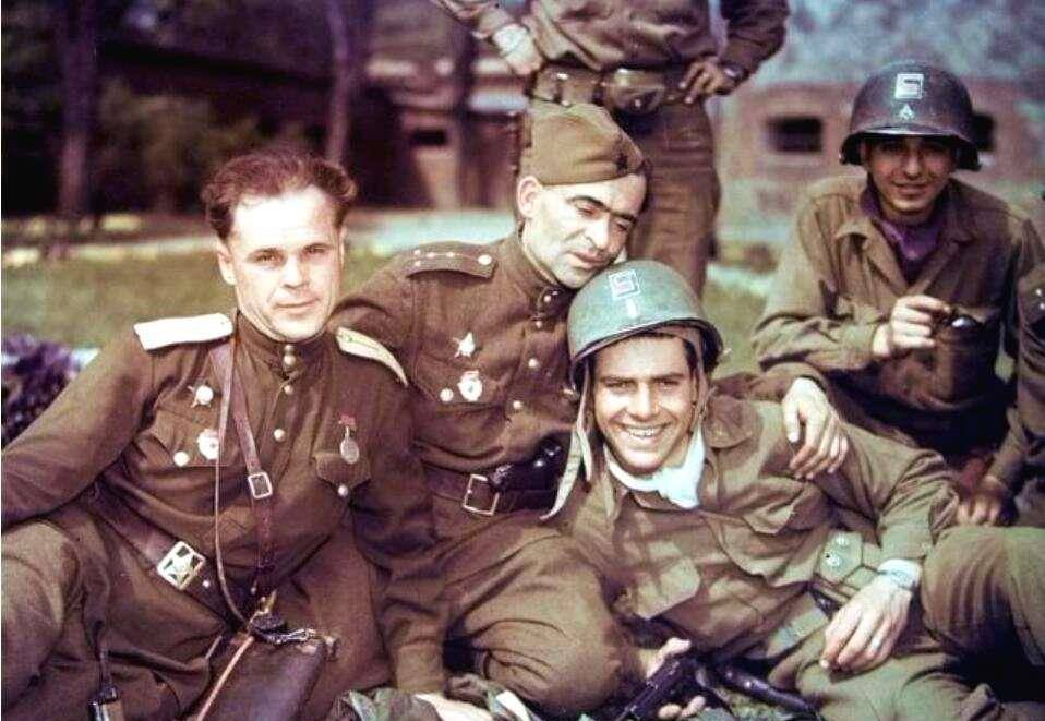 原创看看苏德美苏的会师虽表面微笑但私下早视对方为洪水猛兽