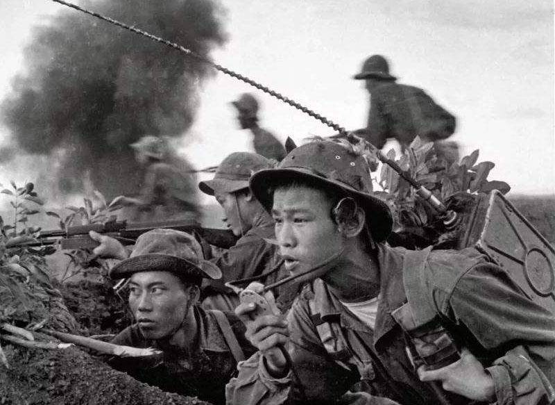 越军士兵被俘后,给我军提了几个意见,听后很惭愧