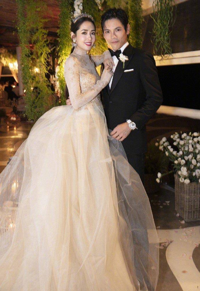 郭碧婷留齐刘海晒自拍向佐和老婆甜蜜互动