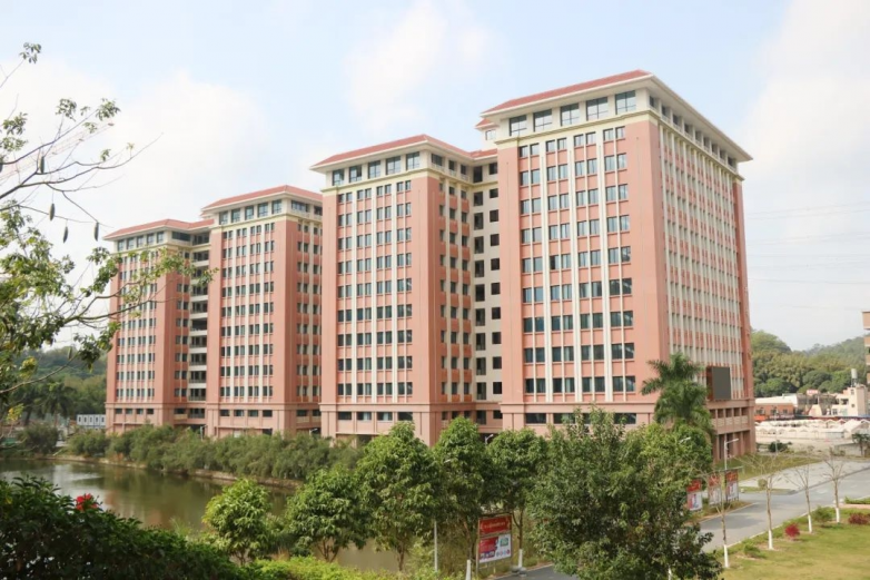 广州东华职业学院让ai评价东华职业教育的璀璨之星