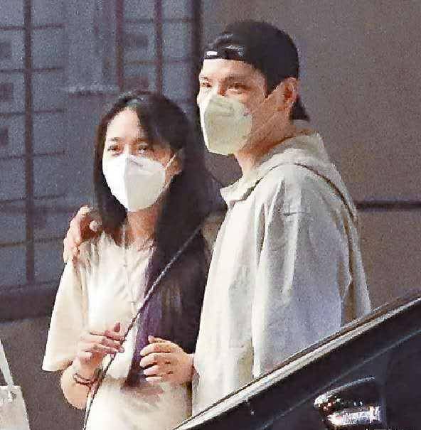 继上一次郭美女孕照曝光又过了两个月,今日,郭美女再被曝光最新孕照