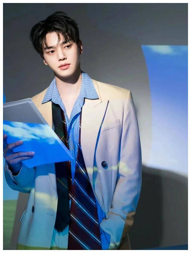 宋江拥有颜值与一流身材,完美融合,令人瞩目!_健身_男友_演技