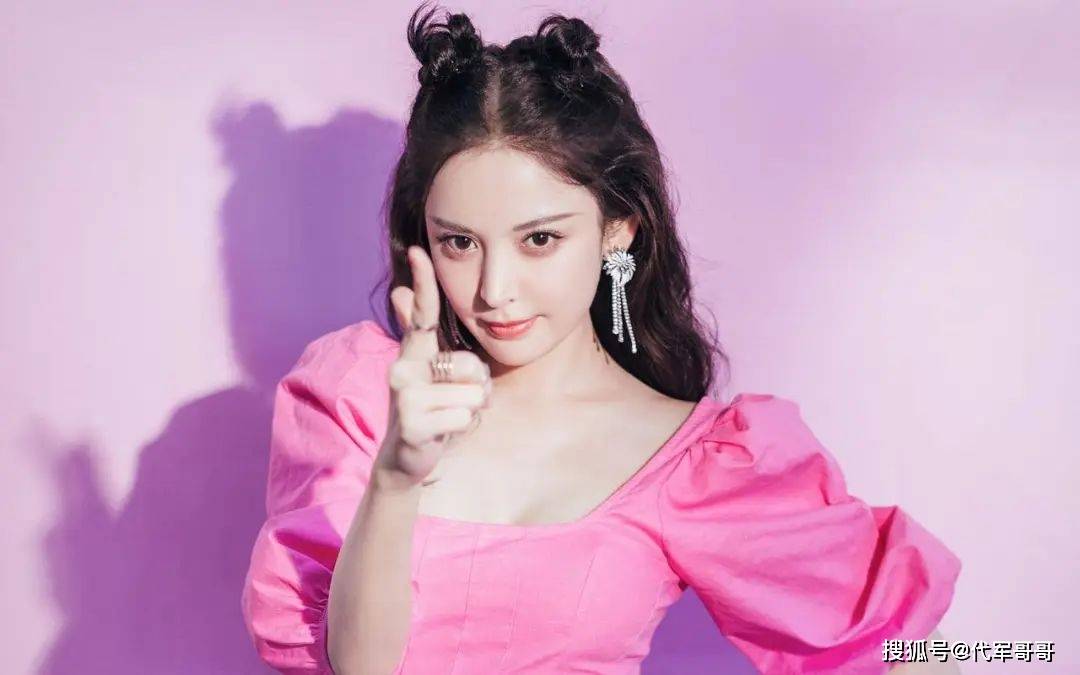 族的10位美女明星,个个盛世美颜,异域性感风情迷人_新疆_气质_五官