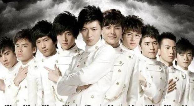 好男儿》后正式进入娱乐圈的,书亚信和他们一