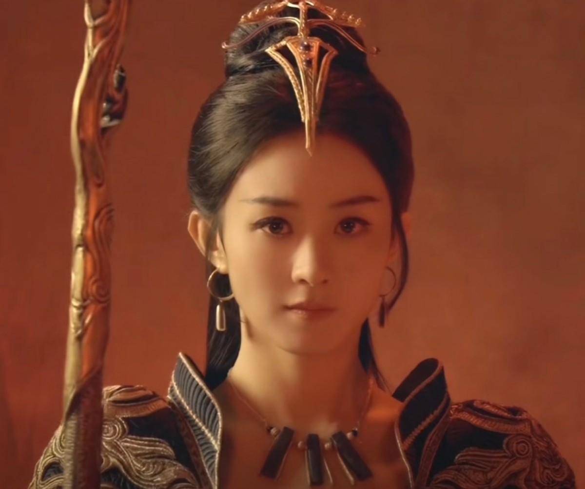 时的颜值丝毫未减,反而因为时尚的气质,更贴合人物女战神的形象设定