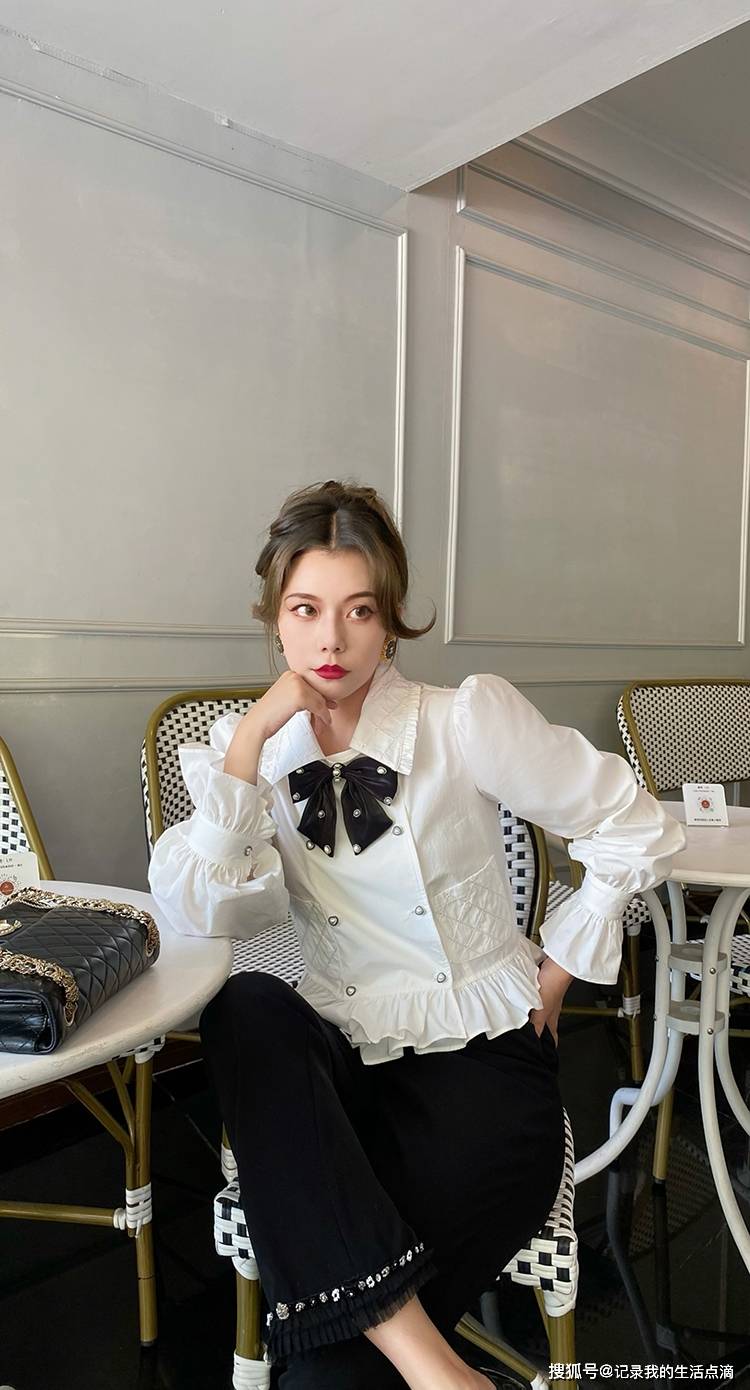 心锁女装搭配最流行的黑色休闲裤