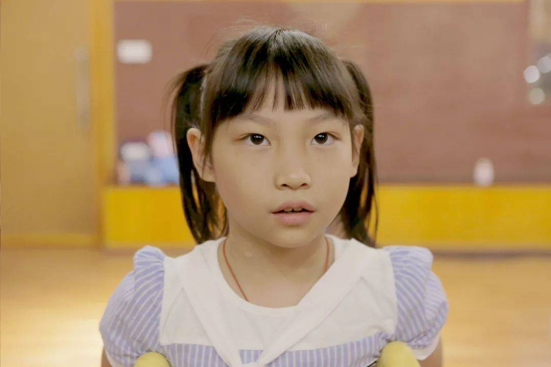 2013年2月13日,湖北恩施龙洞河,一个3岁的小女孩被一辆大型吊车碾压