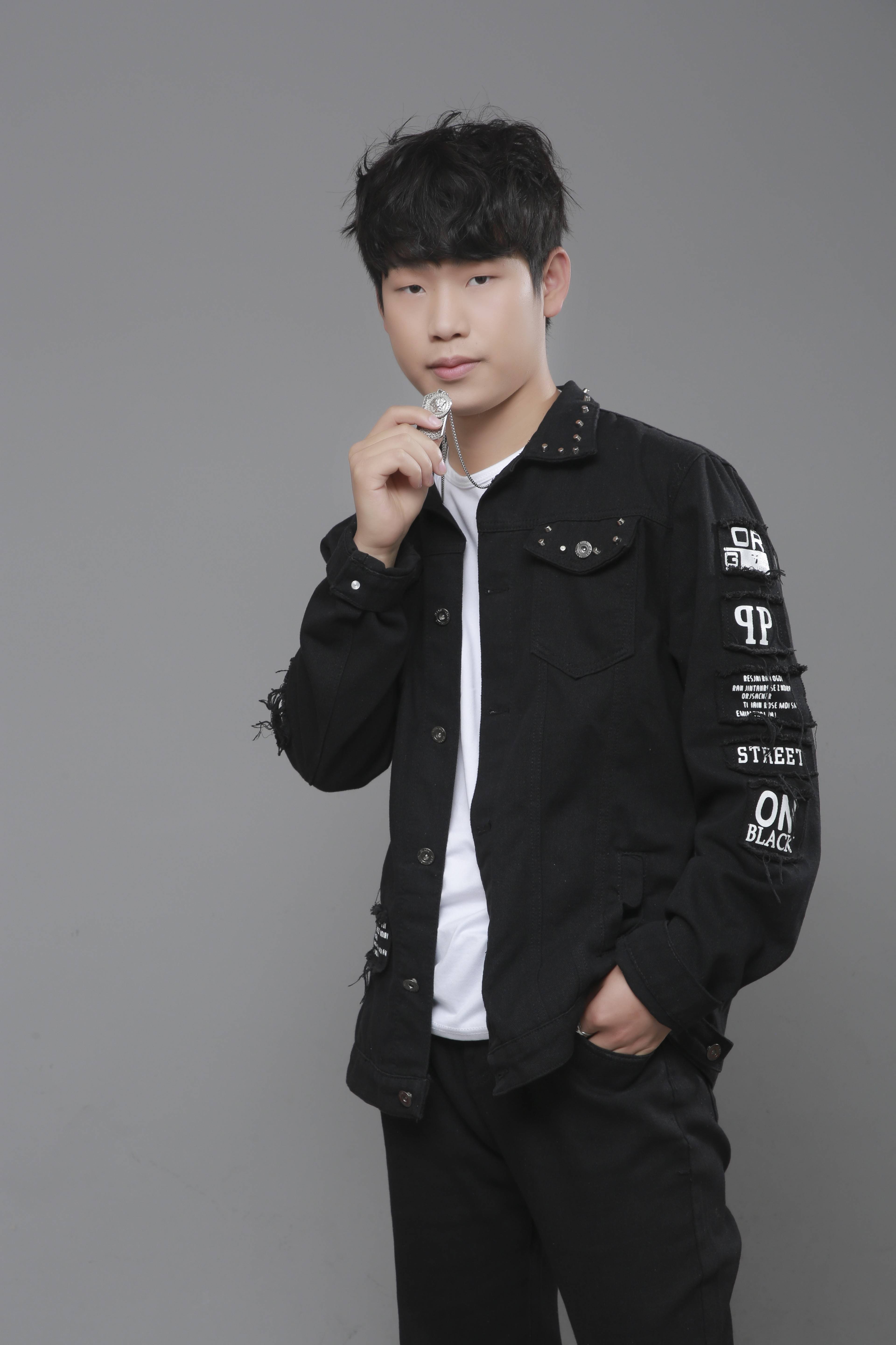 男模特潘发亮展现力与美