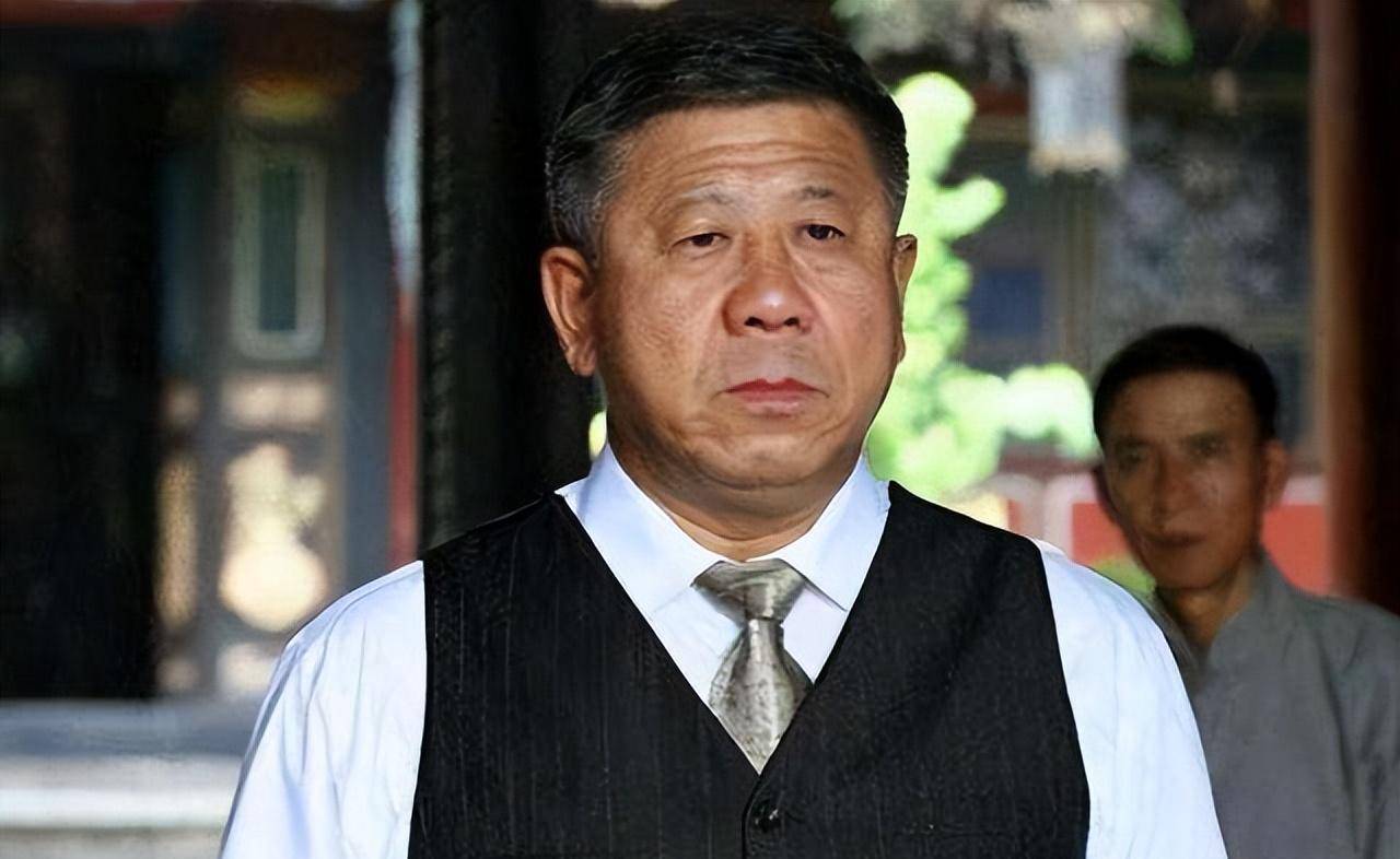 近日,几张老戏骨程煜为自己儿子办婚礼的照片引起了人们的讨论热潮
