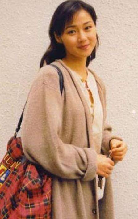 原创甄子丹单膝下跪求婚最美女星万绮雯离开娱乐圈的原因令人惋惜