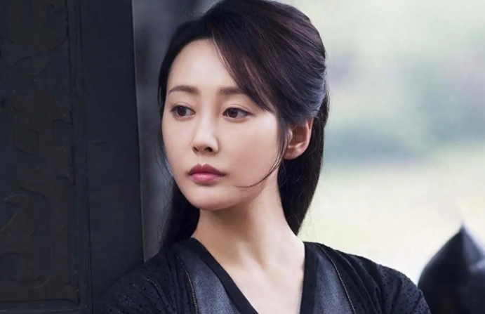 2021年,《雪中悍刀行》热播,这也是李纯和张若昀的第二次合作.